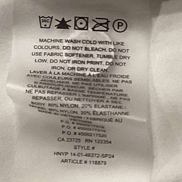 Aritzia White Scooped-neck Fitted T-Shirt, Size Small - Picture 16 of 16